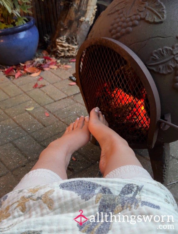 WARMING MY FEET ON THE FIRE 🔥