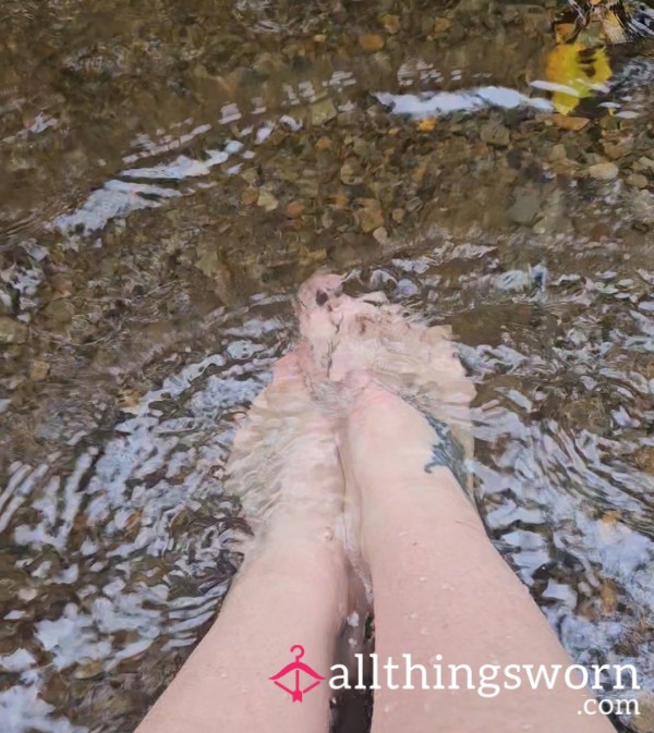 🔒Wash My Petite Feet 👣 In The Wild With Me