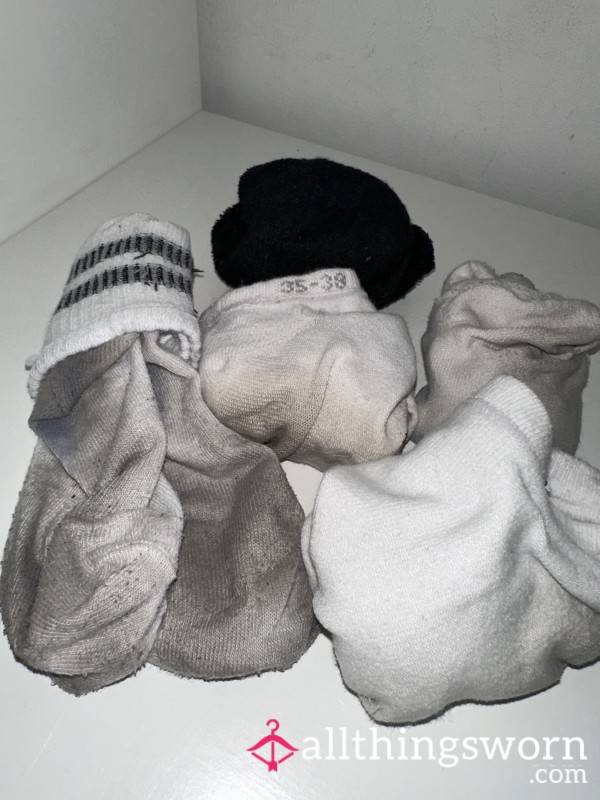 Washing Basket, Pre-Worn Socks🗑️
