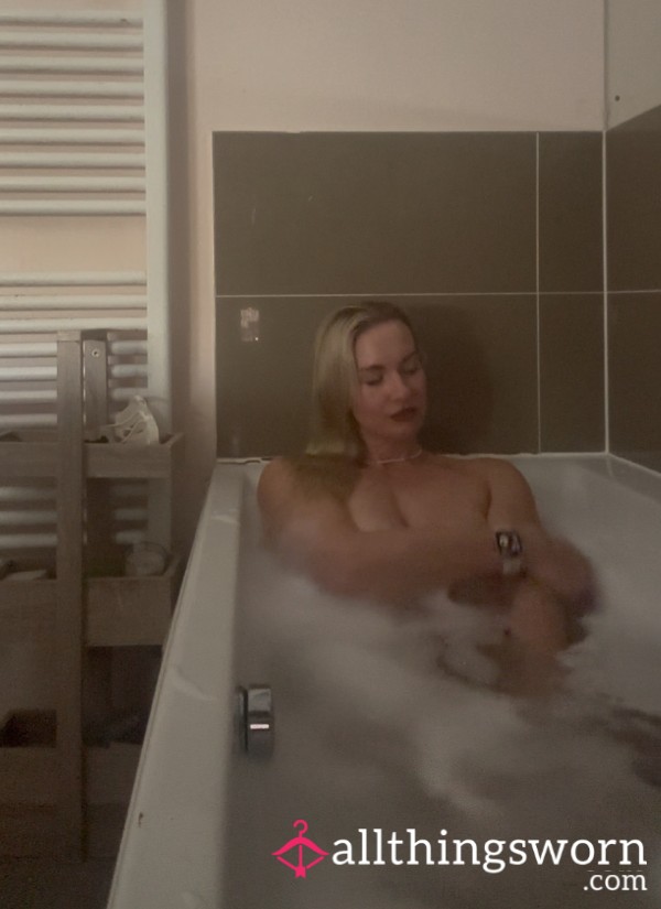 Washing My Feet In The Bath