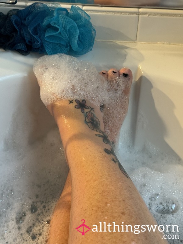Washing My Toesies
