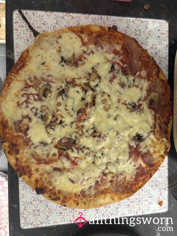Watch Me Eat A Big Juicy Pizza 🍕
