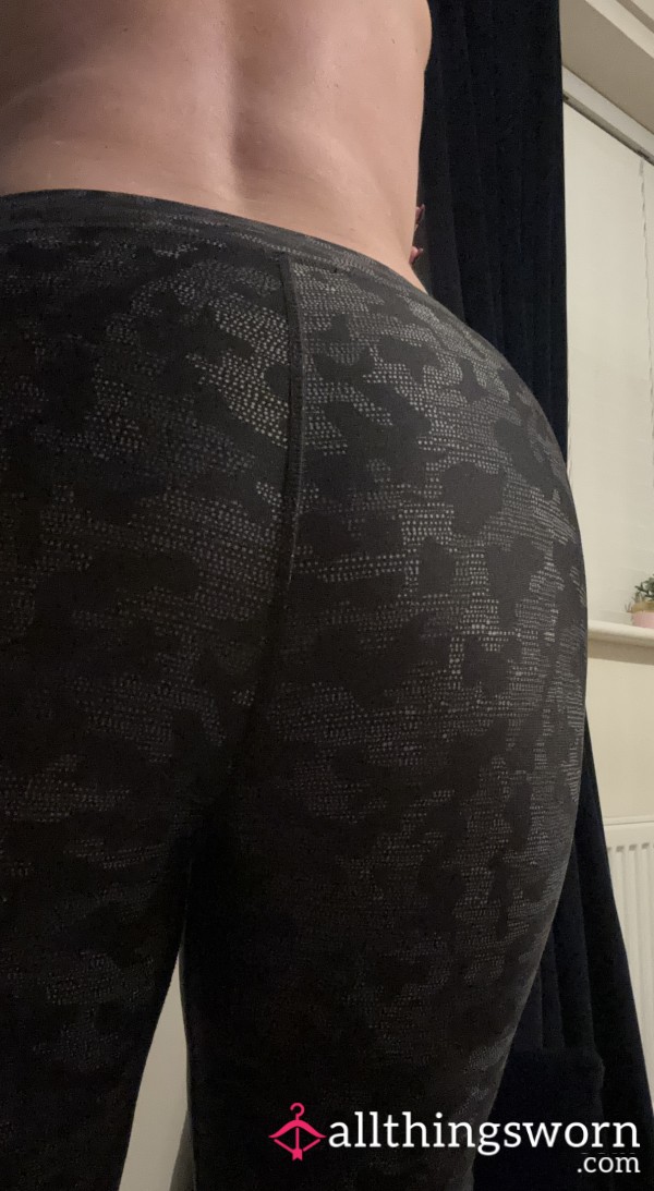 Watch Me Getting Ready For The Gym - 5 Photos Including Naked B*m Popping Out Of Leggings