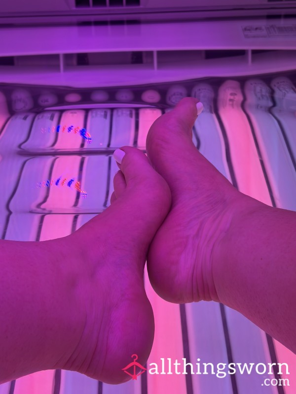 Watch Me Give The Tootsies A Little Rub 🦶