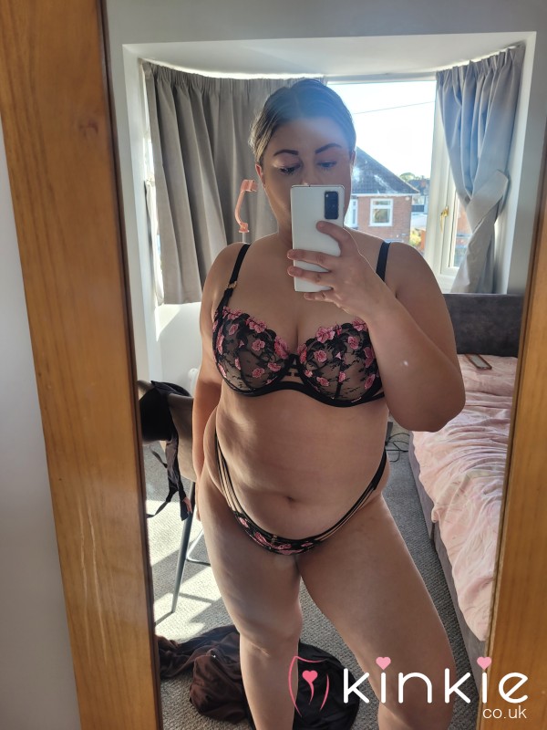 Watch Me Live, Book In For A Video Call £1 Per Min. See Description More Details On What I Do 😉.
