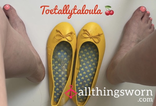 Watch Me Make Lemonade On  My Yellow Shoes