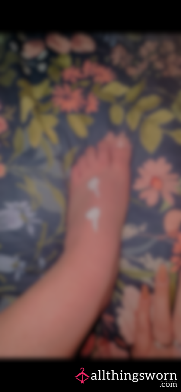 Watch Me Moisturise My Foot