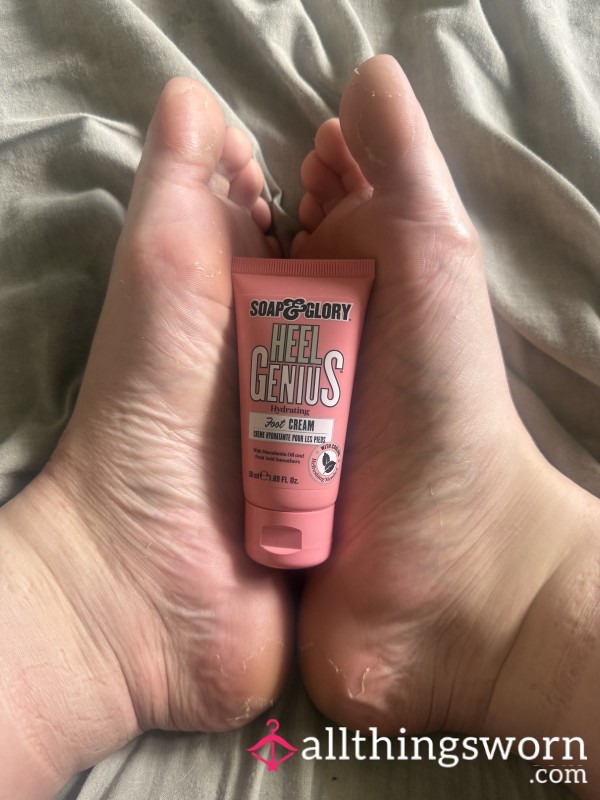 Watch Me Moisturise My P**ly Feet 👣 & Wiggle My Toes & Soles Too