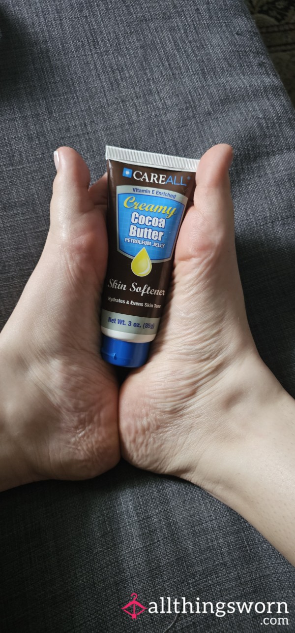 Watch Me Put Lotion On My Feet ❤️