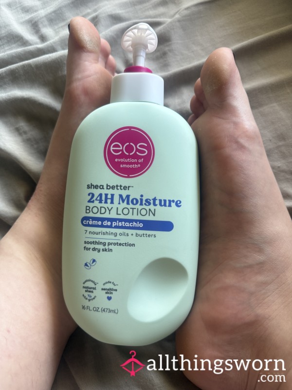 Watch Me Rub & Ma**age My Feet With My New Moisturiser 🧴 👣