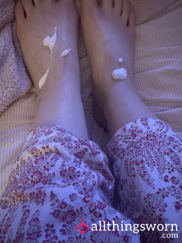 Watch Me Rub My Feet 💦
