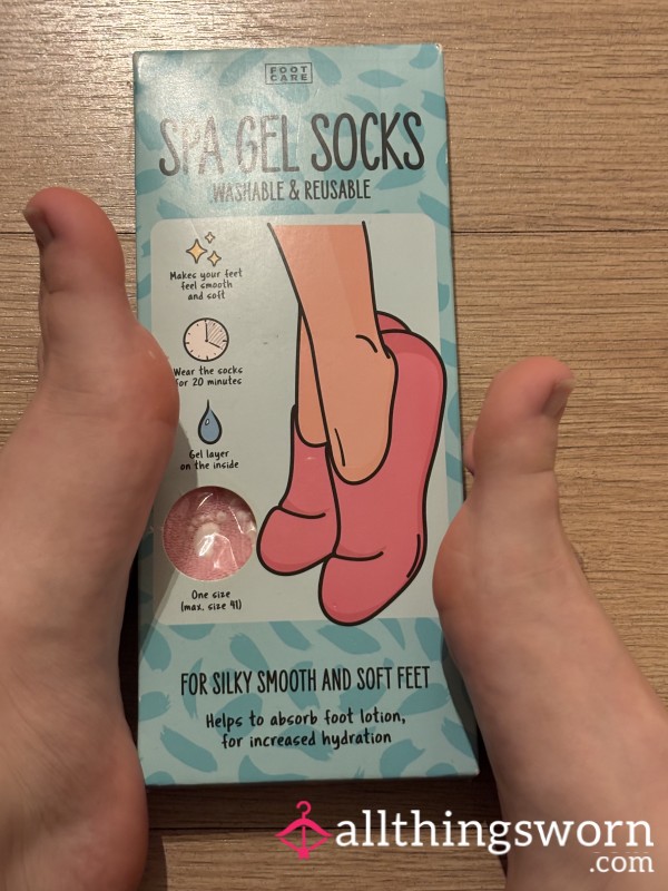 Watch Me Rub My Feet With Lotion