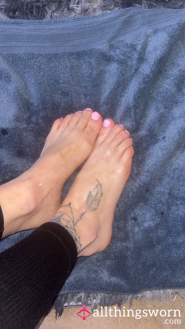 Watch Me Rub My Oily Feet Together💦