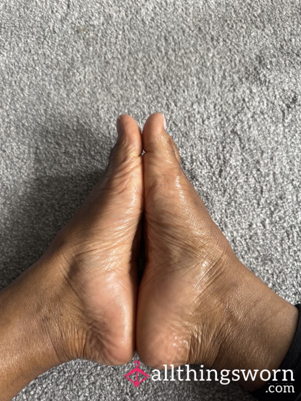 Watch Me Rub My Soft, Oiled Piggies And Sensual Foot Play
