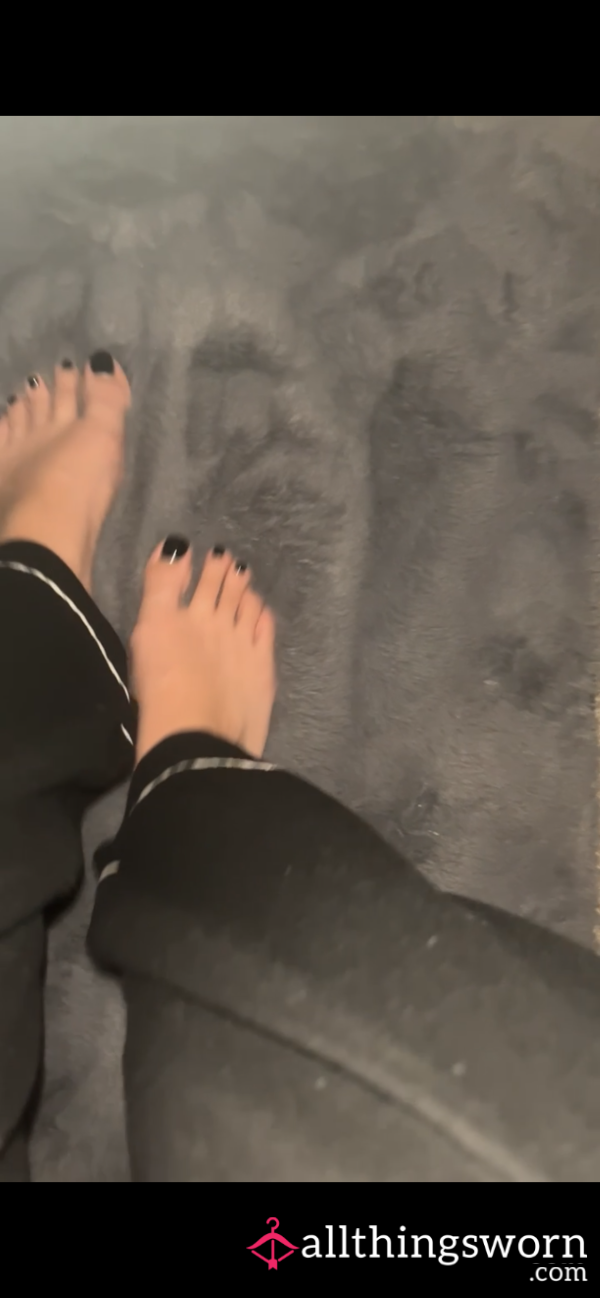 Watch Me Run My Feet Through My Fluffy Rug🥰