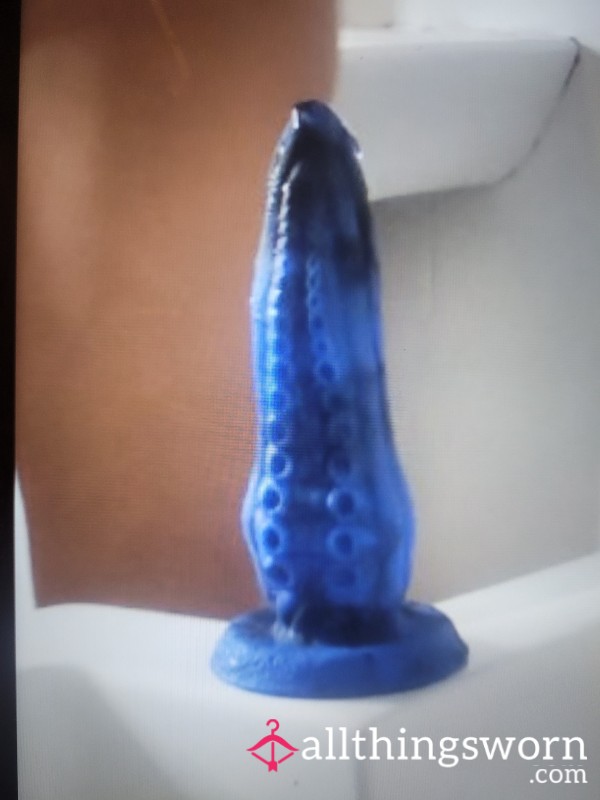 Watch Me Strip Off In The Bathroom Have A Sneaky Ride On My Girthy Alien Tenticle Hoping No One Else In The House Hears Me 😳🫣😈