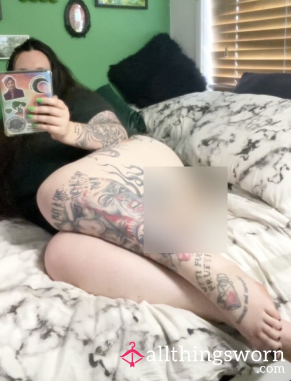Watch Me Vape, Read & Completely Ignore You! 🖤