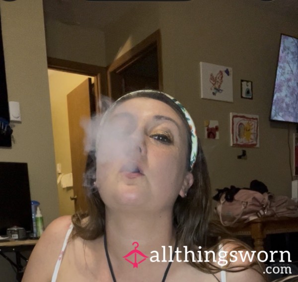 Watch Me Vape With My Tits Out