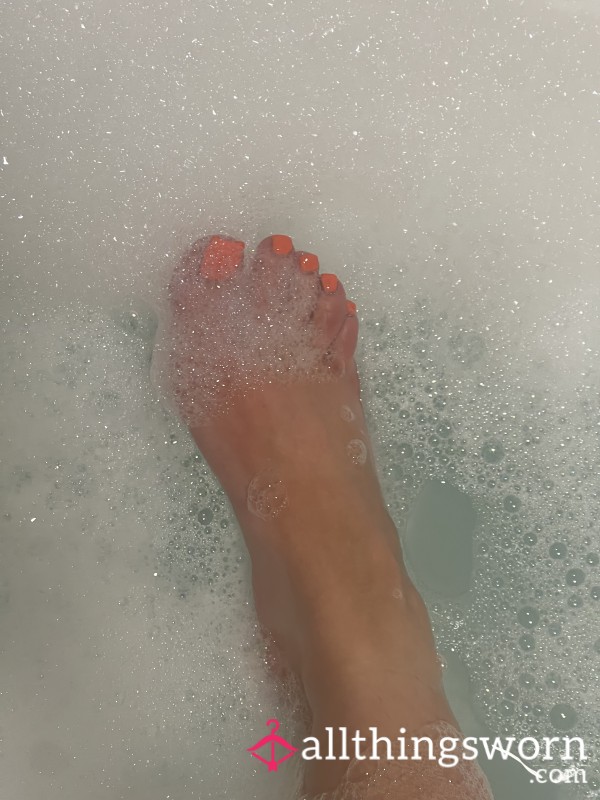 Watch Me Wash My Foot In A Hot Bubble Bath 🦶😍