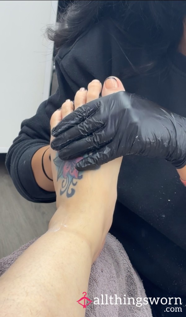 Watch My Beautiful Tattooed Feet Get Ma**aged