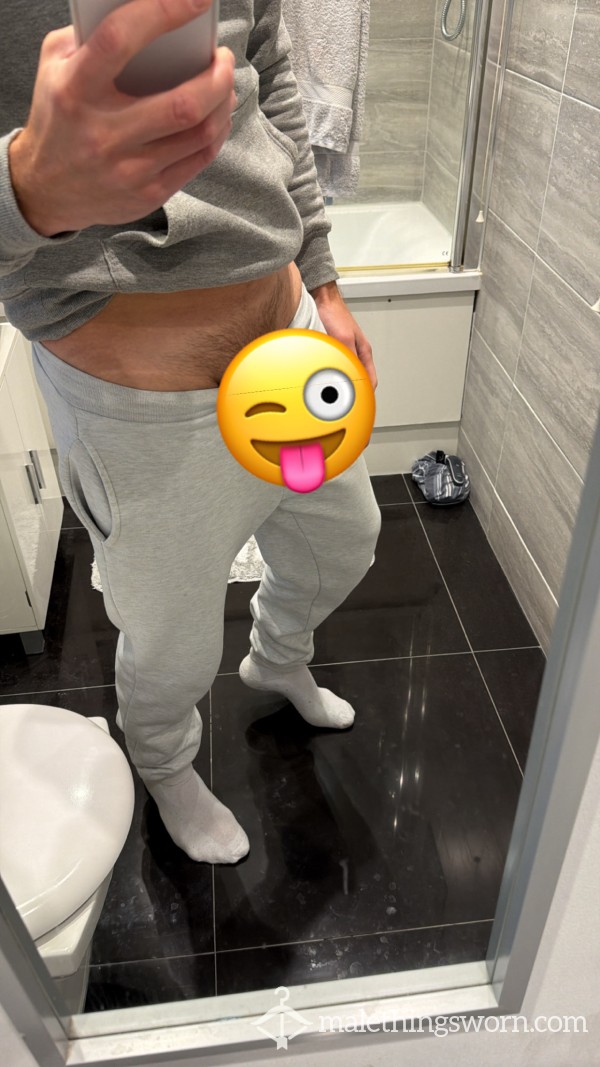 Watch My Big Thick Hard C*ck Pulsating Outside My Joggers 😜😈🍆👀🎥