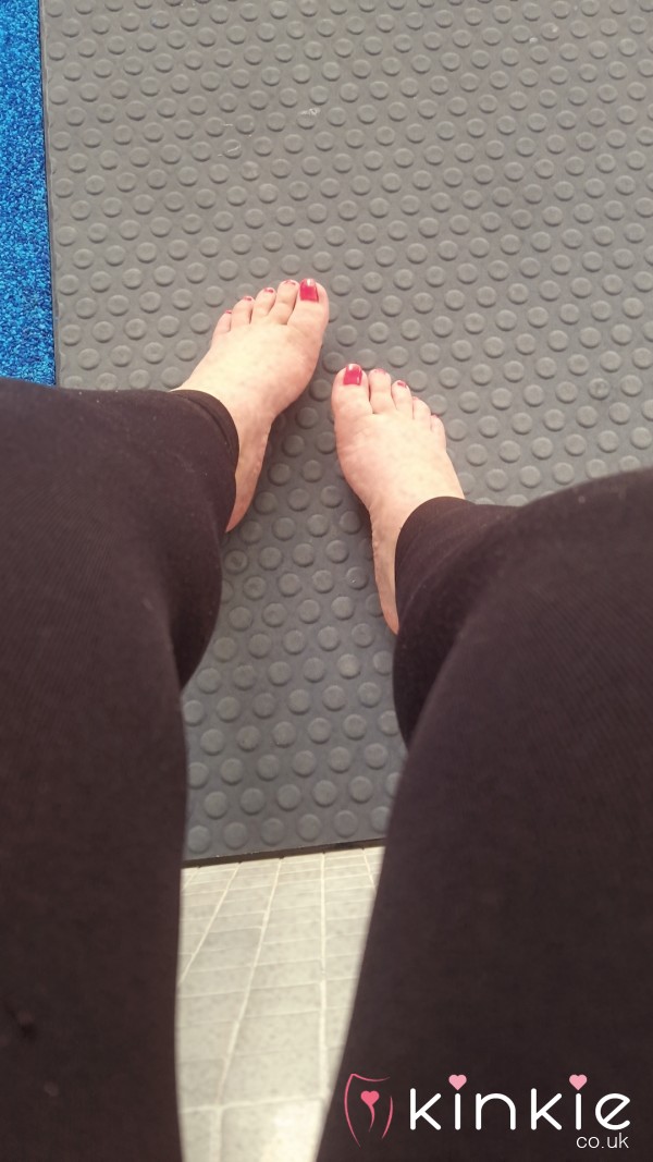 Watch My Boyfriend Give Me A Foot Ma**age 👑
