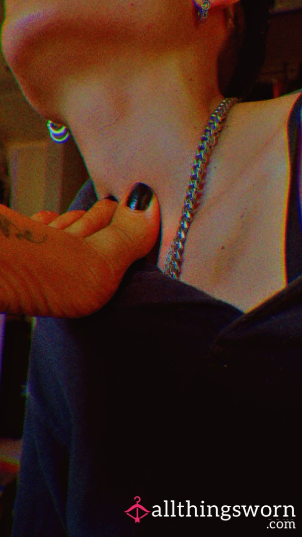 Watch My Girlfriend Devour My Feet