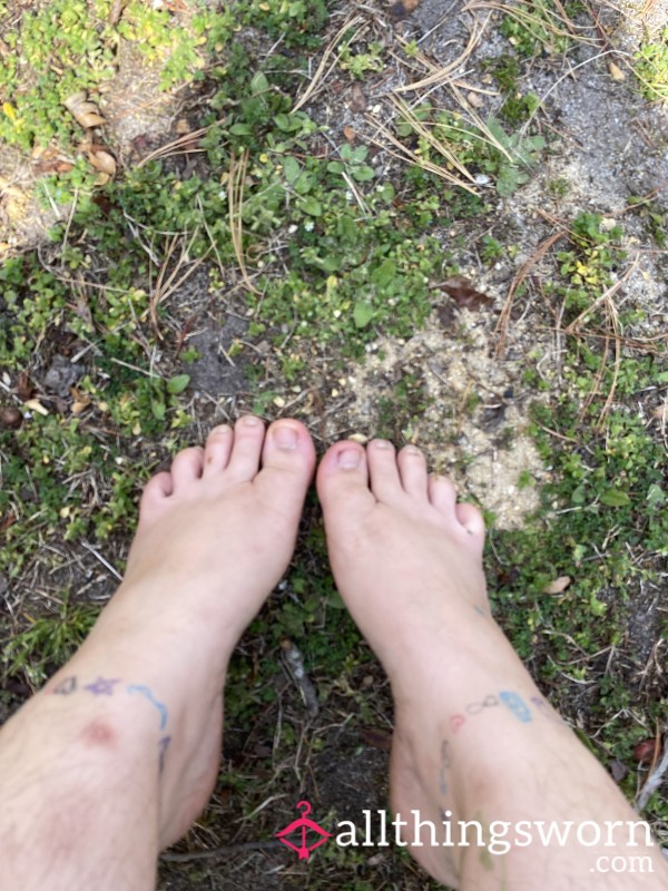 Watch My Little Toes Play In Gra** & Dirt