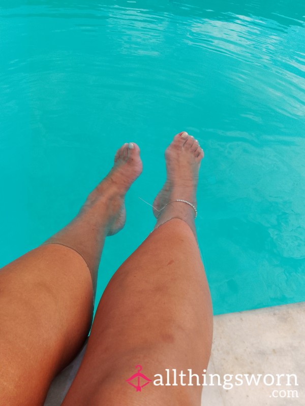 Watch My S**y Feet Play In The P**l