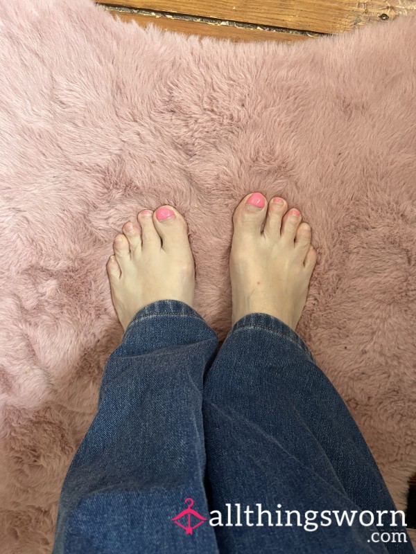 Watch My Toes Nails Being Clipped