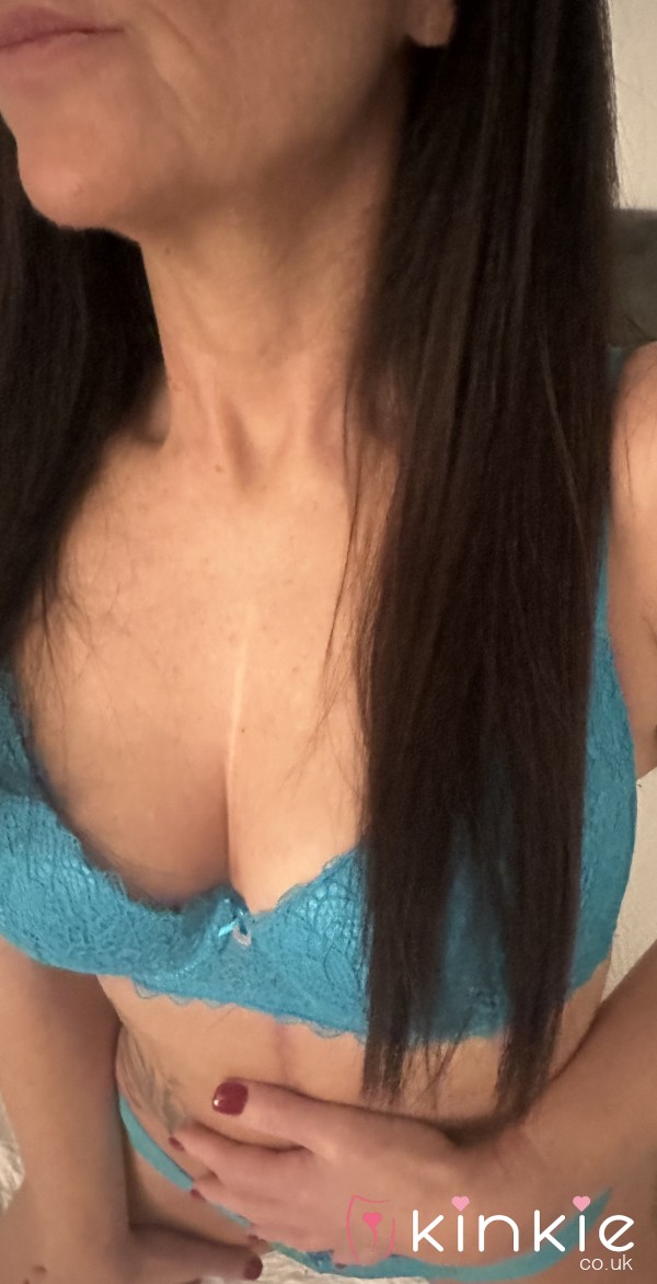 Wattsapp Me On  07957502303