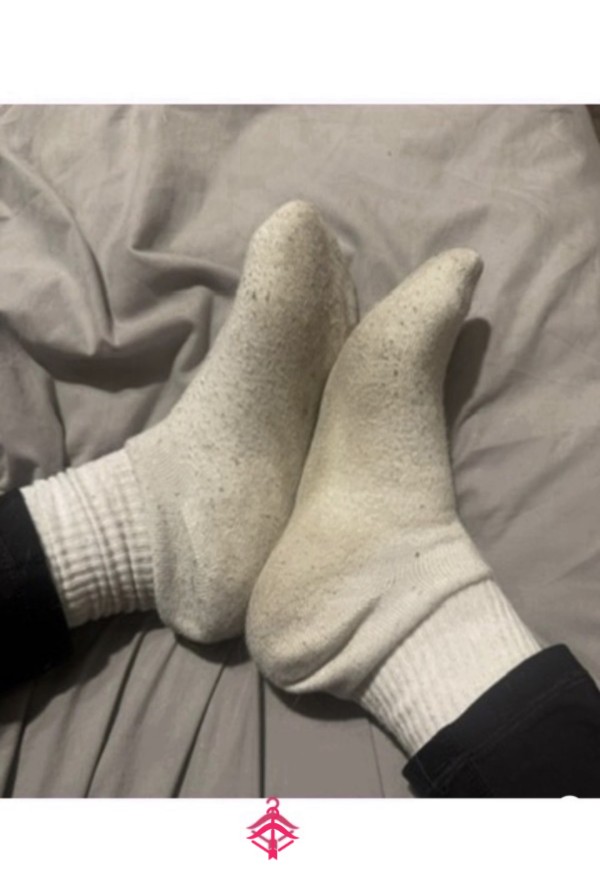 WEEK & A HALF Long Dirty Smelly White Crew Sock Wear