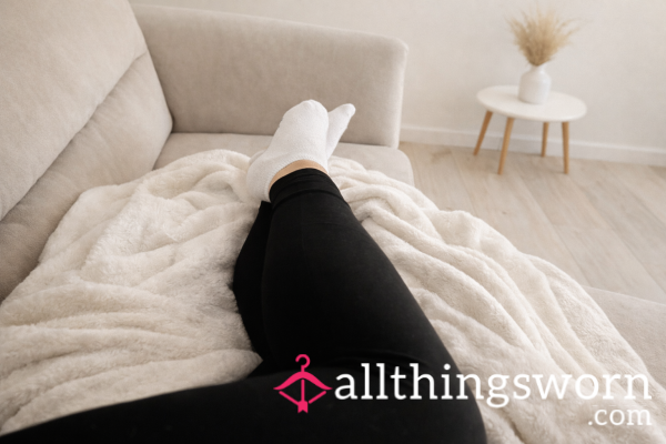 Weiße Baumwoll-Sneakersocken - Sanft Im Alltag Getragen / White Cotton Trainer Socks – Softly Worn In Everyday Life