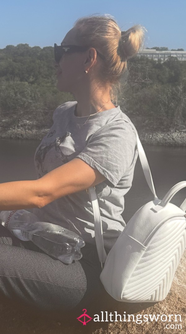 Weißer Leder-Rucksack – Voller Duft & Erinnerungen