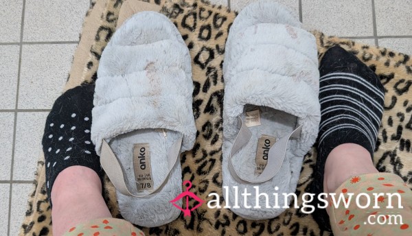Well Loved And Worn Slippers 🤩 ((STINKY))  Grey 🩶😜🩶 Unfortunately Express Postage Isn't Included In The Price