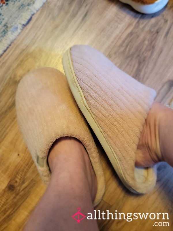 💗 Well-Loved Blush House Slippers 💗