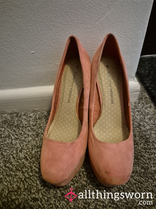 Well Loved Cor*l Wedges