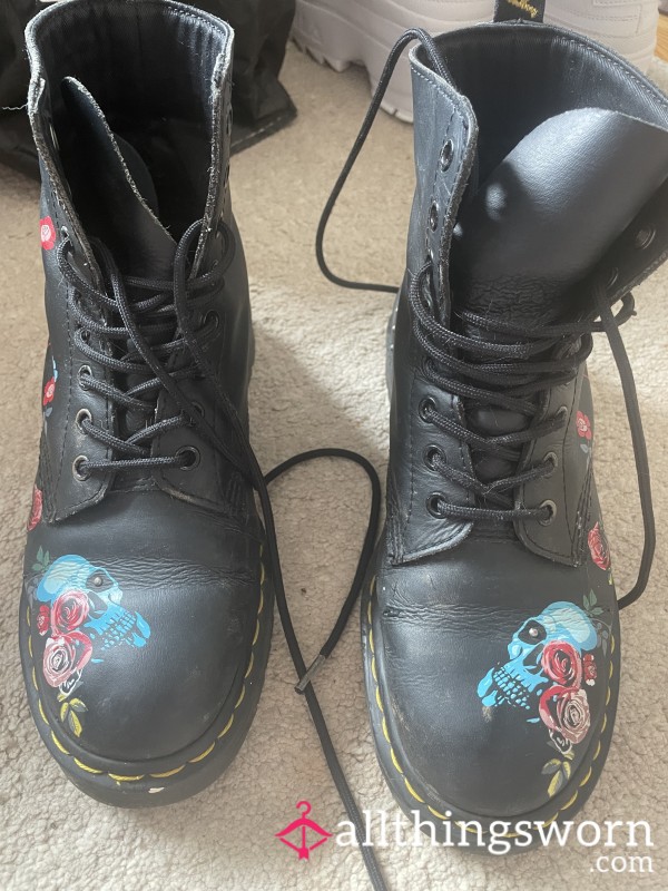 Well Loved Doc Martens-size7