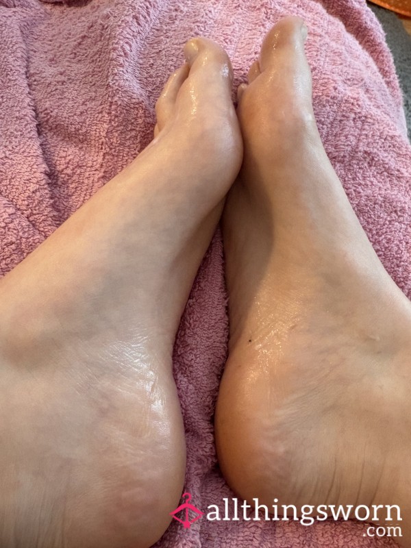 Pampered Toes🦶🏻 Foot Mask, Nail Clippings And Foot Dust Available ✨✨