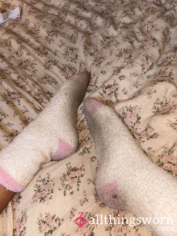 Well Loved Fuzzy Socks🩷