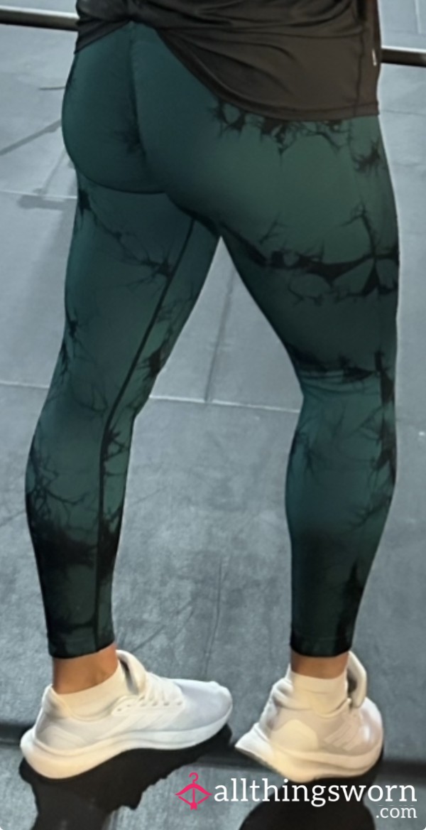 Well Loved Green The Dye Scrunch B*m Leggings