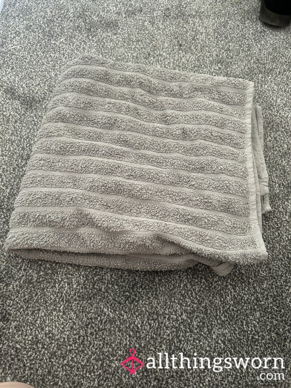 🩶 Well Loved Light Grey Cotton Bath Towel 🩶