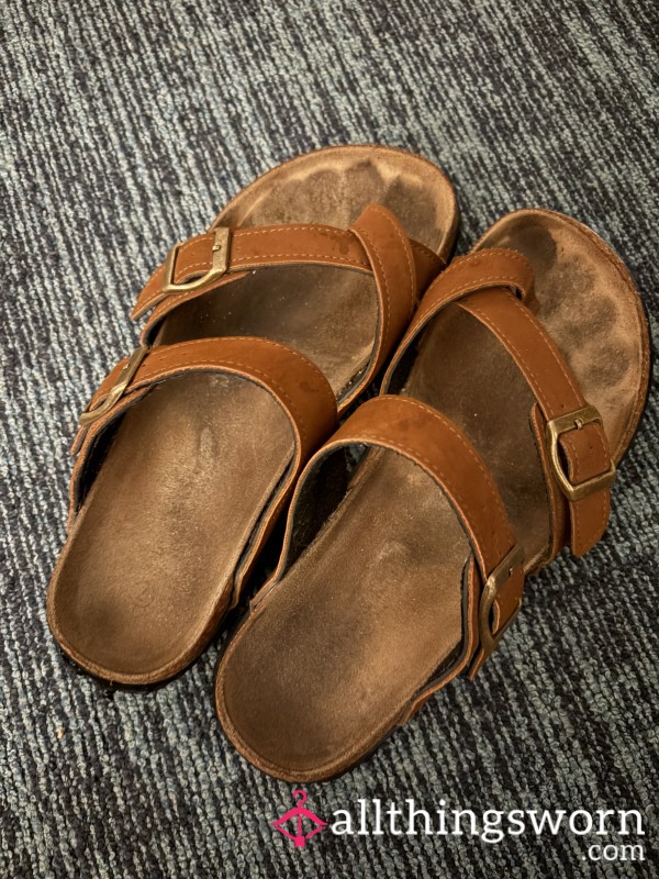 ✨ Well-Loved Scented Sandals – Soft, Sweet, And Perfectly Broken In ✨