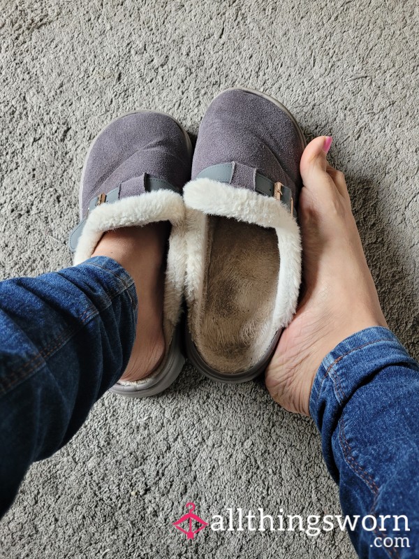 Well Loved Size 5 Grey Slippers With Foot Imprint
