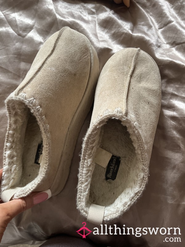 Well Loved Slippers 👡🫦 Worn These A Lot. Super Smelly Slippers 🥿