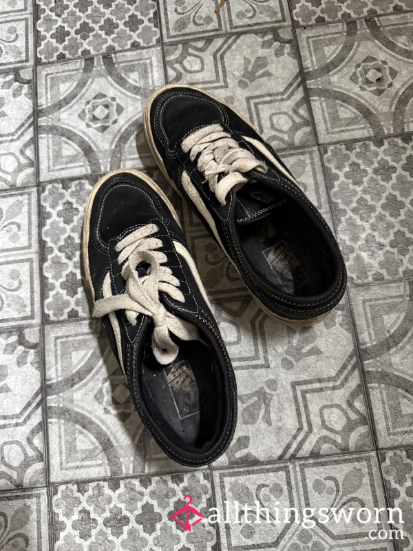 Well Loved Vans 🖤