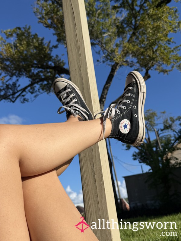 Well Loved Cla**ic Chuck Taylor’s