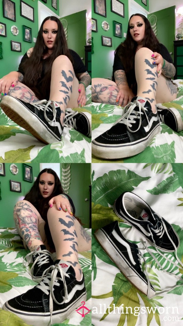 Well Loved & Worn Vans ​​🖤