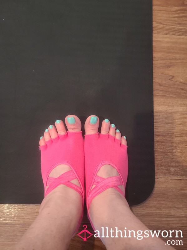 Well Taken Care Of Feet! Set Of 3 Pics