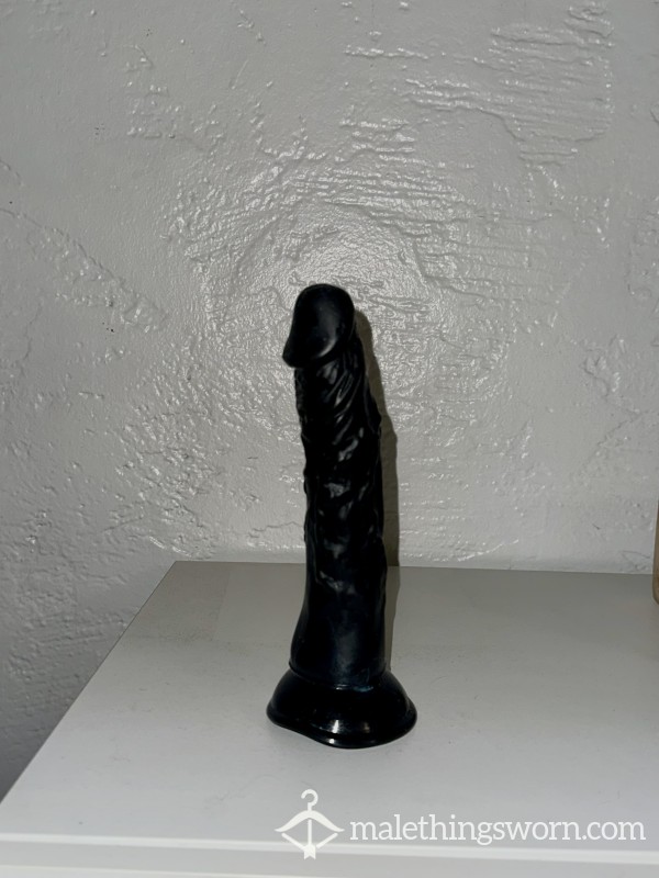 Well Used Black Di**o